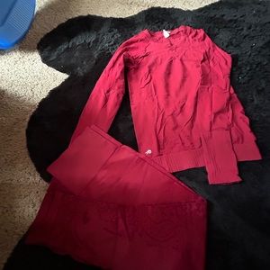 Workout set, too is a small. Bottoms are a medium